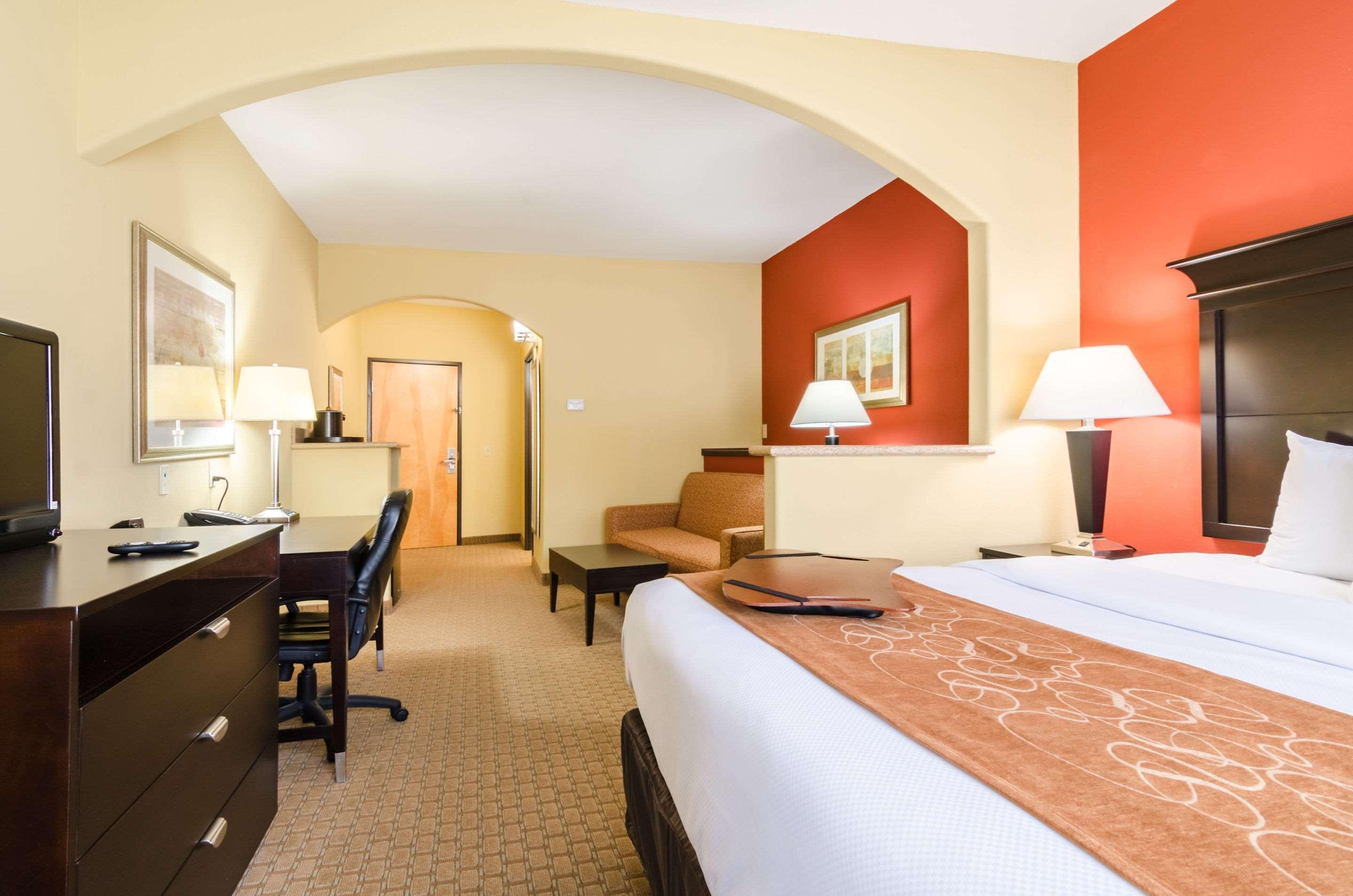 Comfort Suites Salina South Экстерьер фото