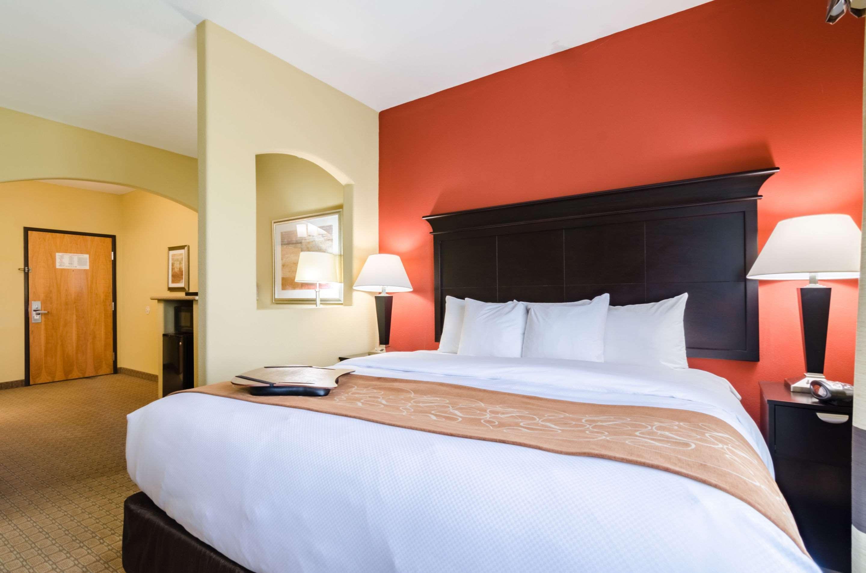 Comfort Suites Salina South Экстерьер фото