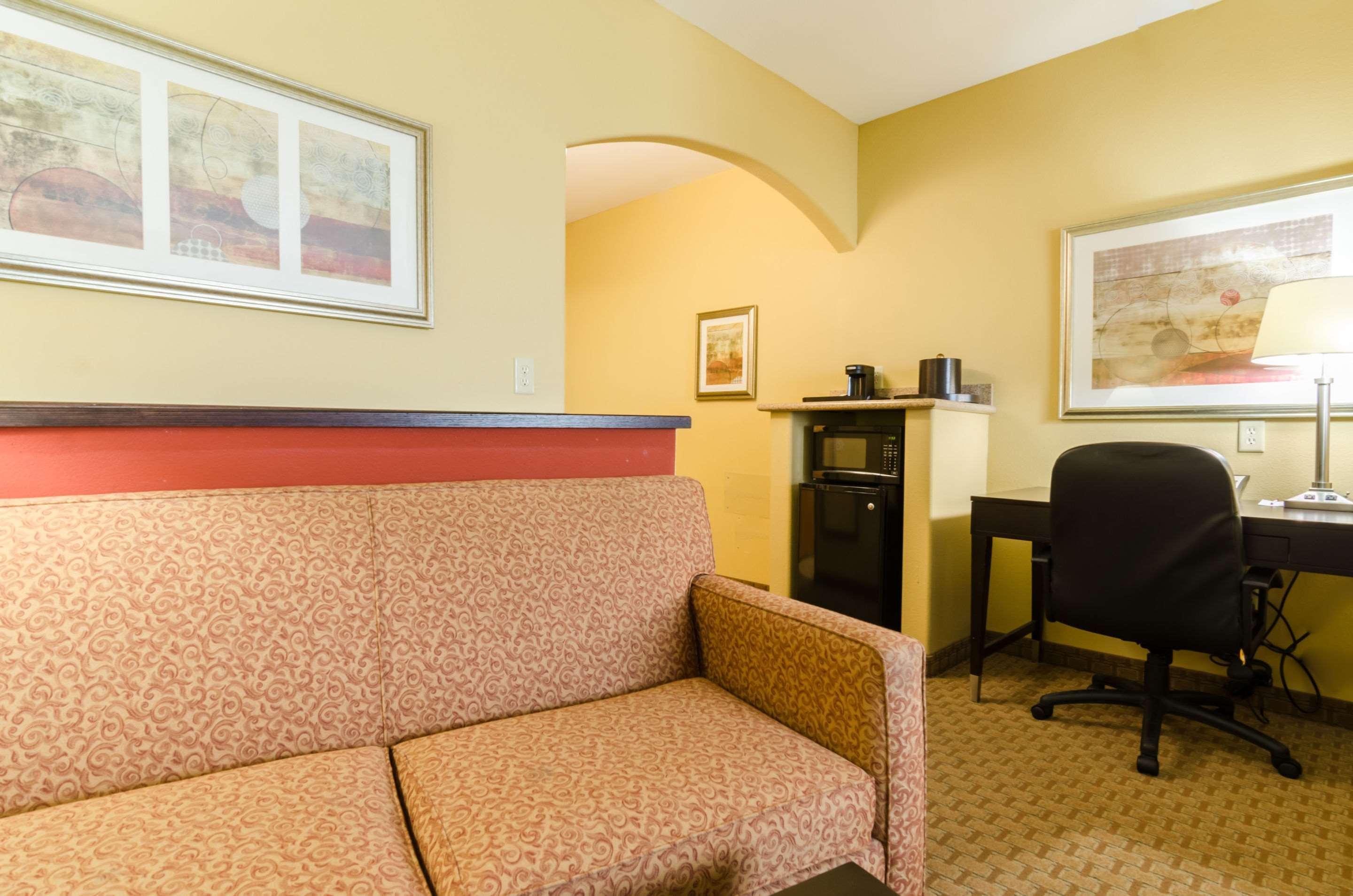 Comfort Suites Salina South Экстерьер фото