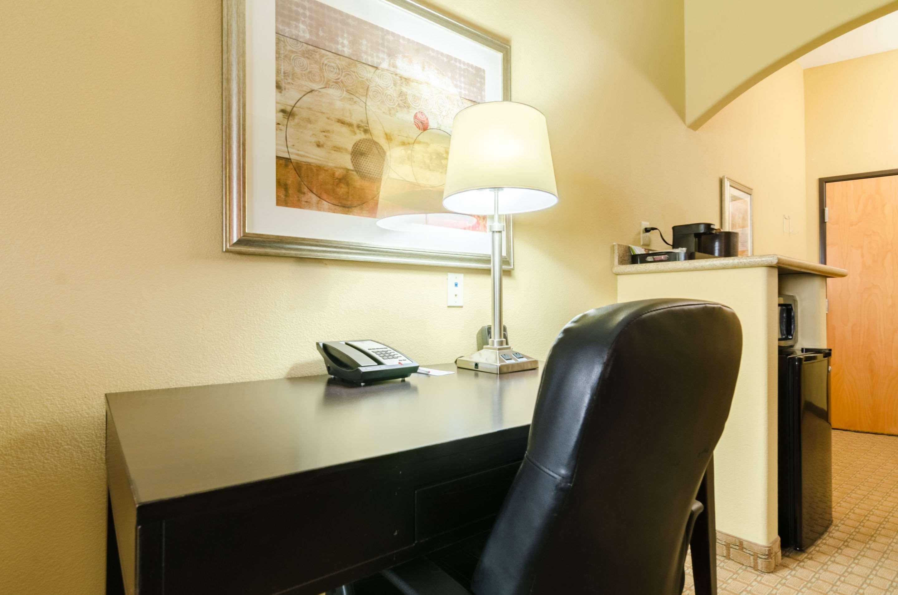 Comfort Suites Salina South Экстерьер фото
