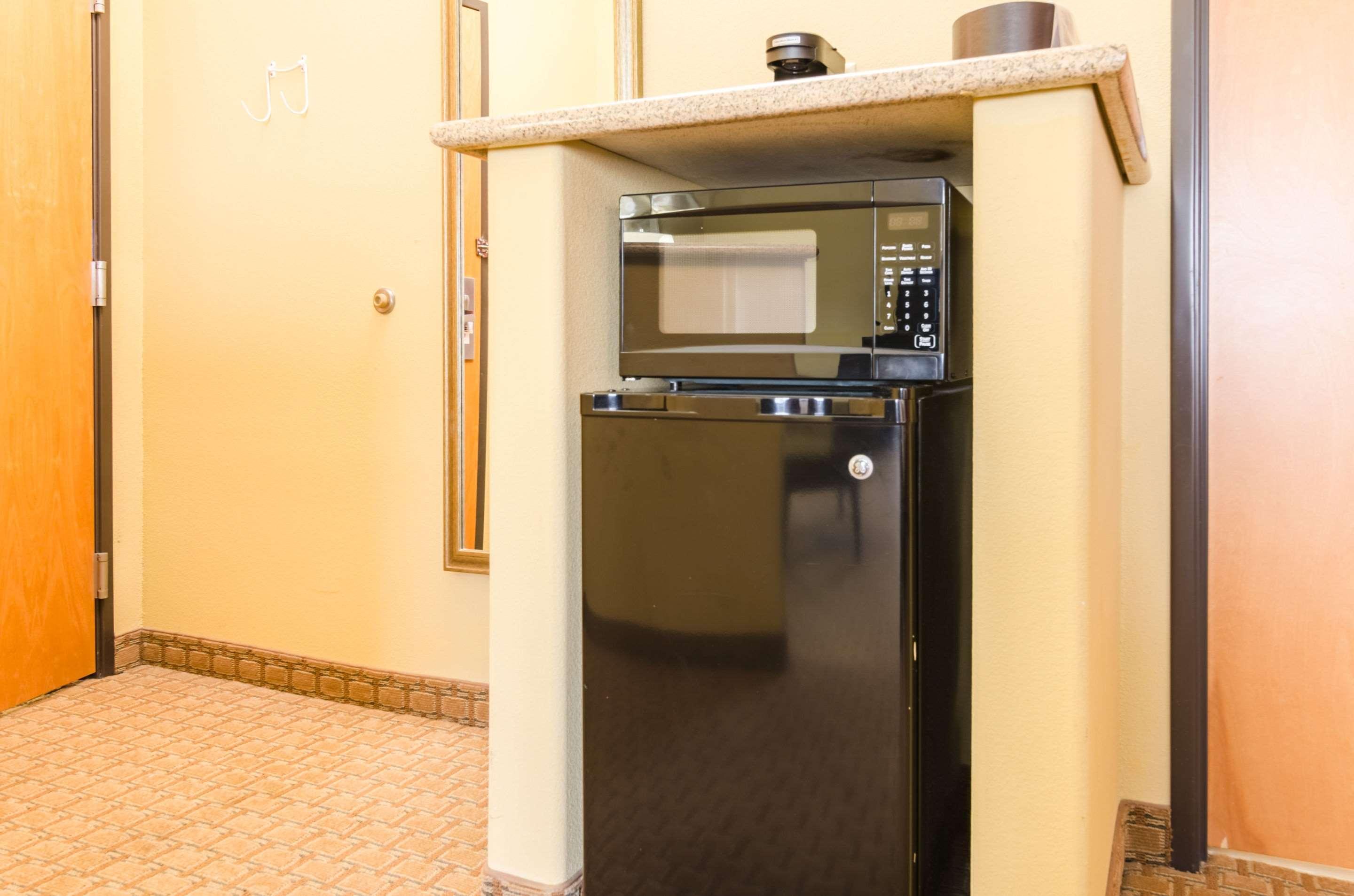 Comfort Suites Salina South Экстерьер фото