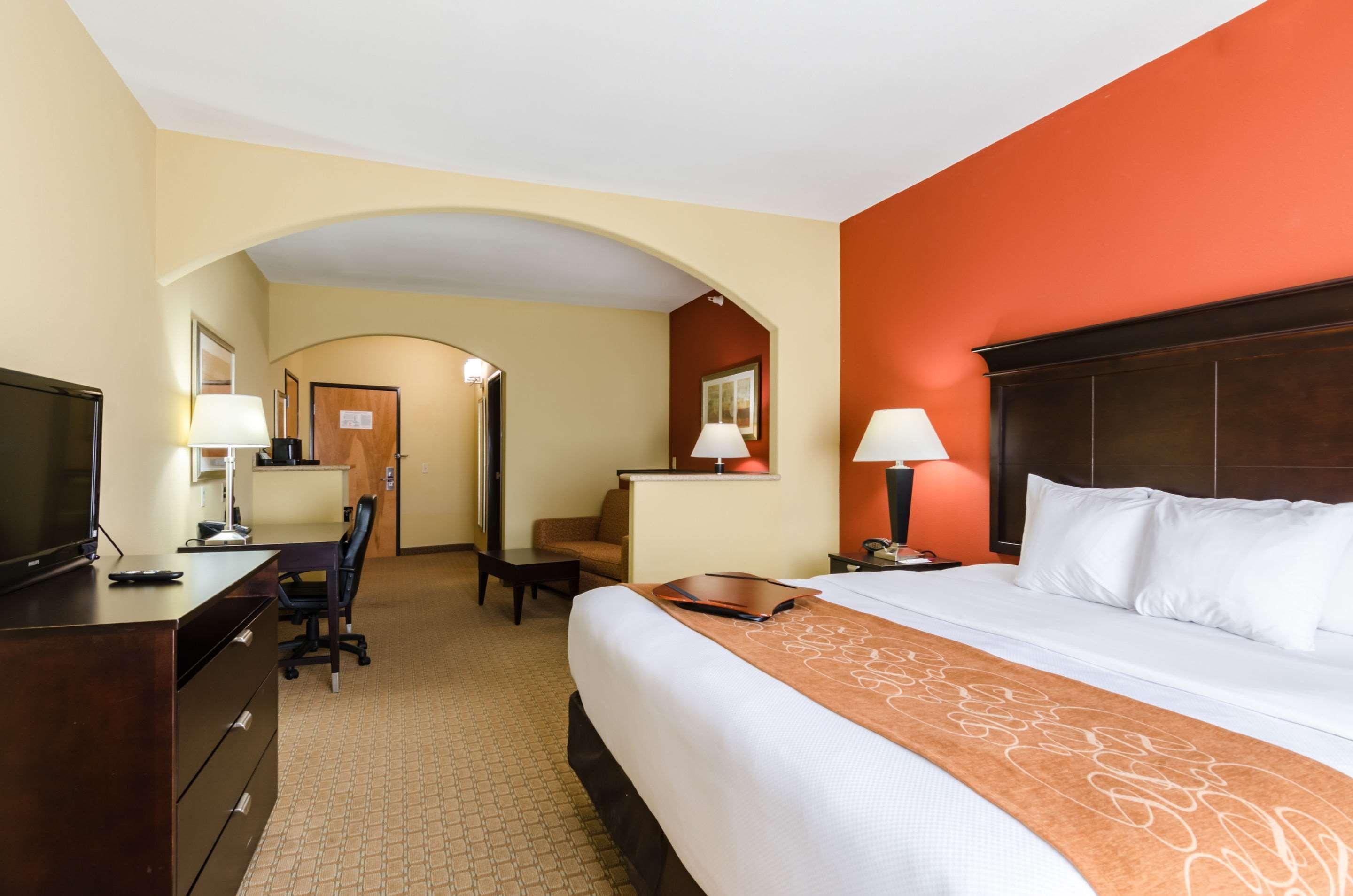 Comfort Suites Salina South Экстерьер фото