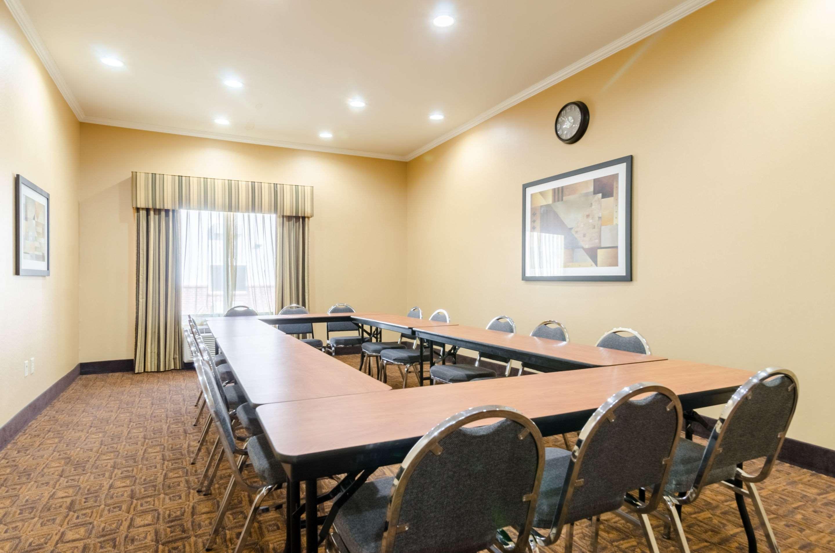 Comfort Suites Salina South Экстерьер фото
