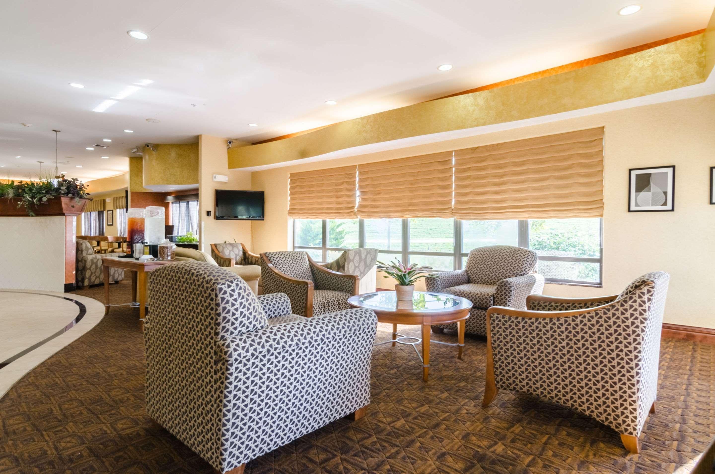 Comfort Suites Salina South Экстерьер фото