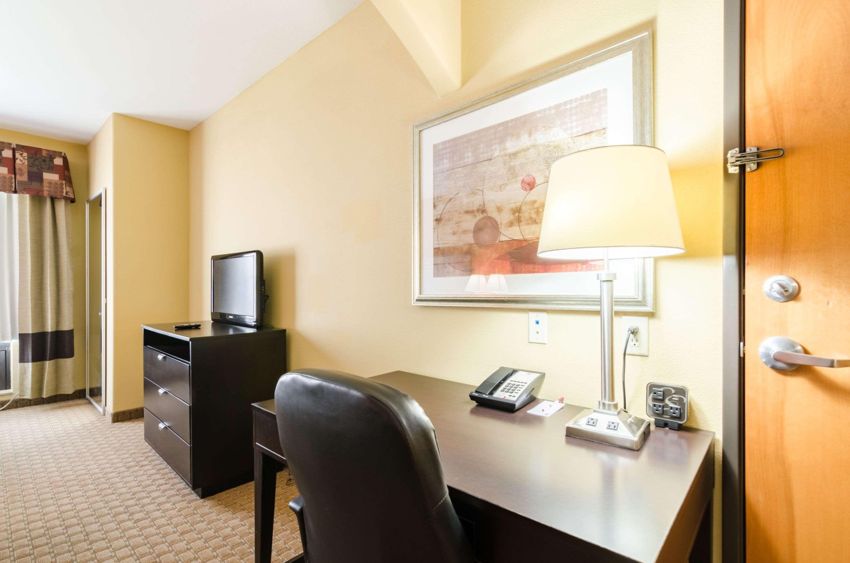 Comfort Suites Salina South Экстерьер фото