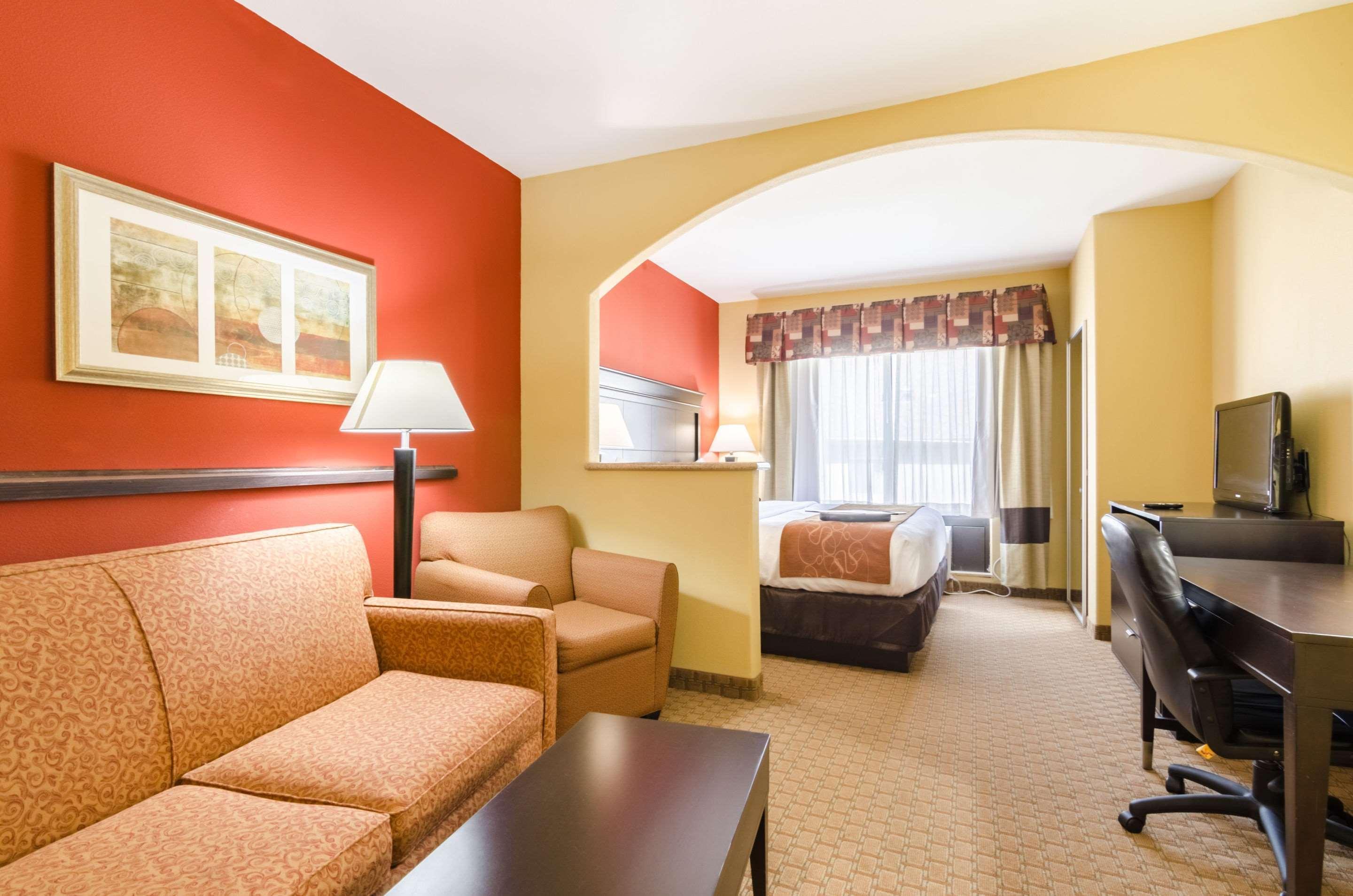 Comfort Suites Salina South Экстерьер фото