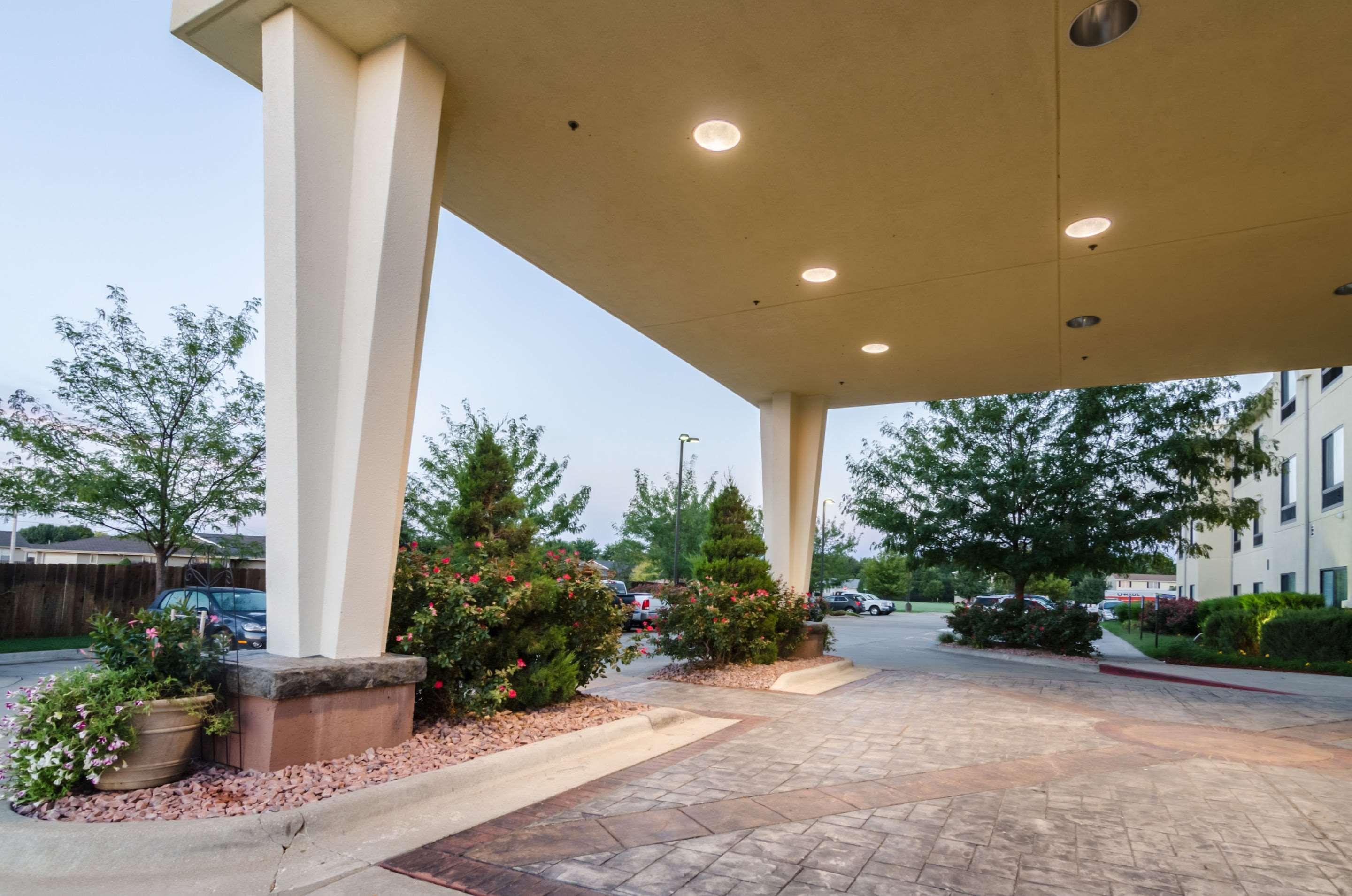 Comfort Suites Salina South Экстерьер фото