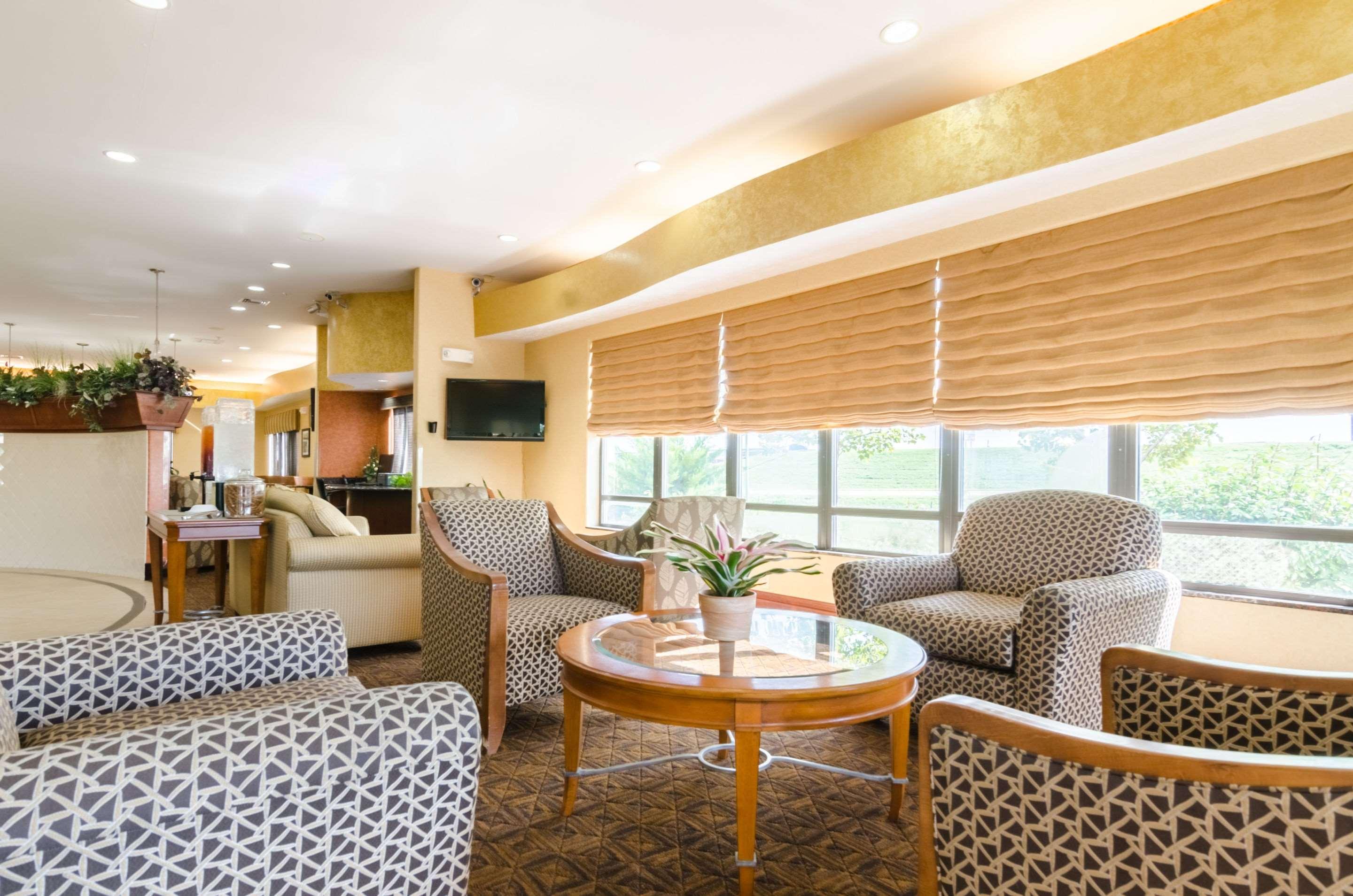 Comfort Suites Salina South Экстерьер фото