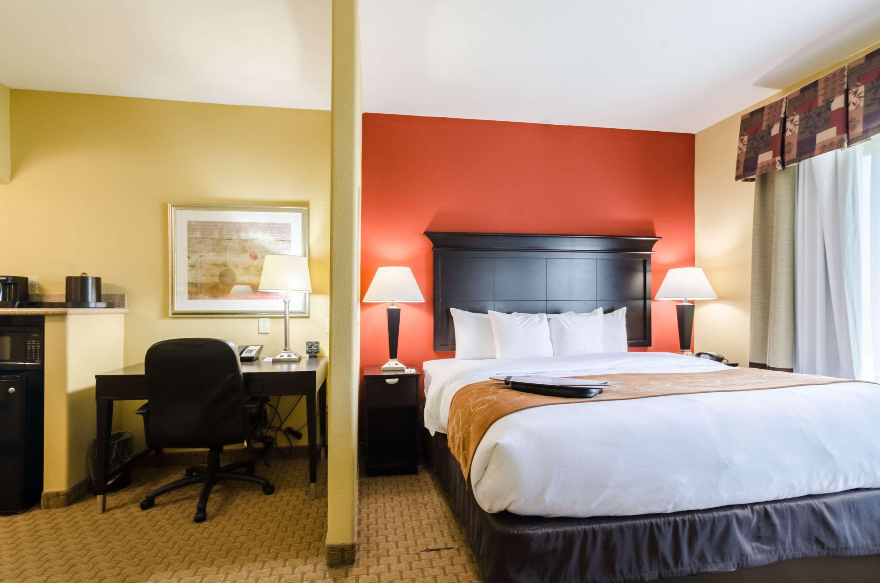 Comfort Suites Salina South Экстерьер фото