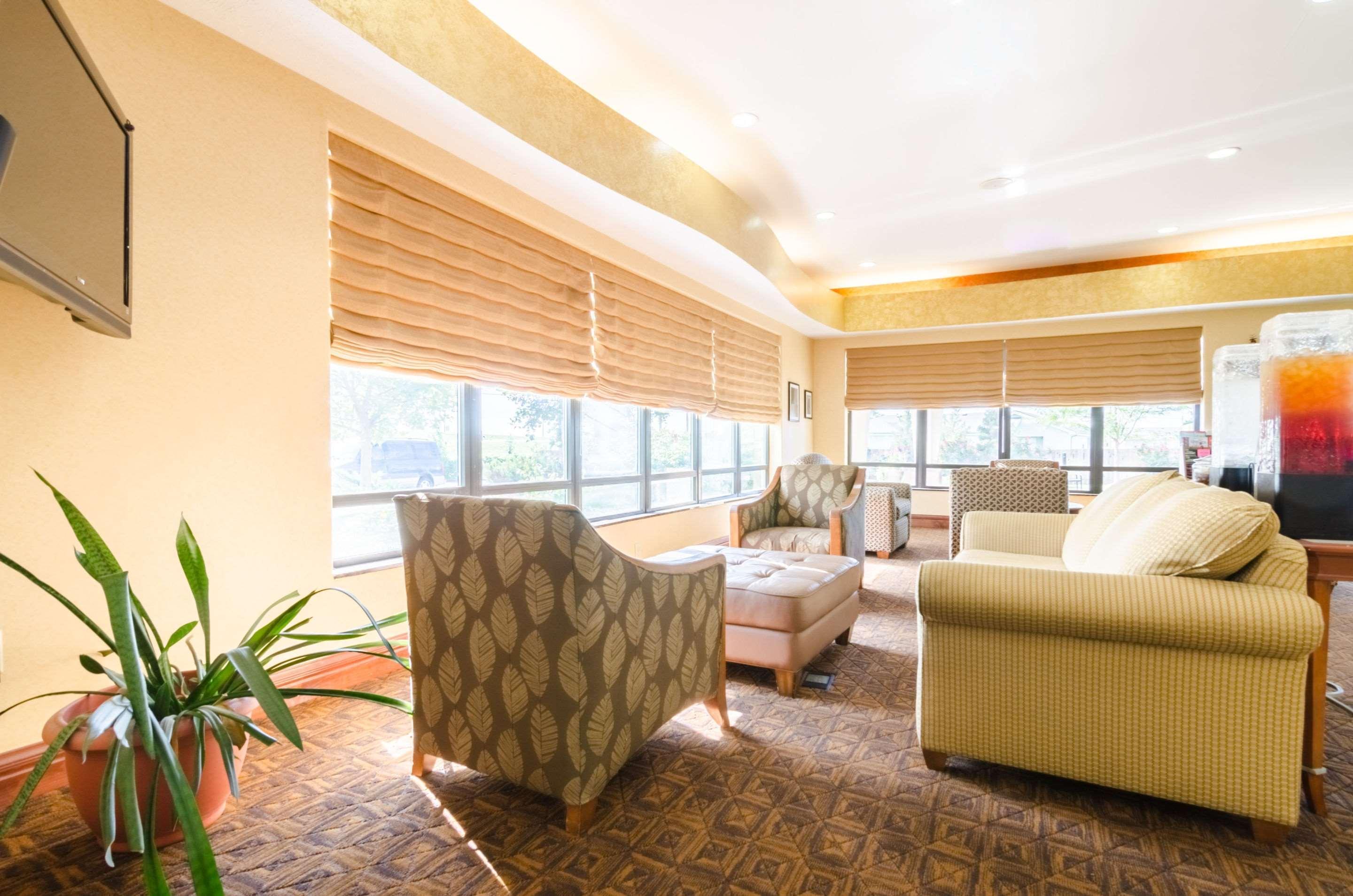 Comfort Suites Salina South Экстерьер фото
