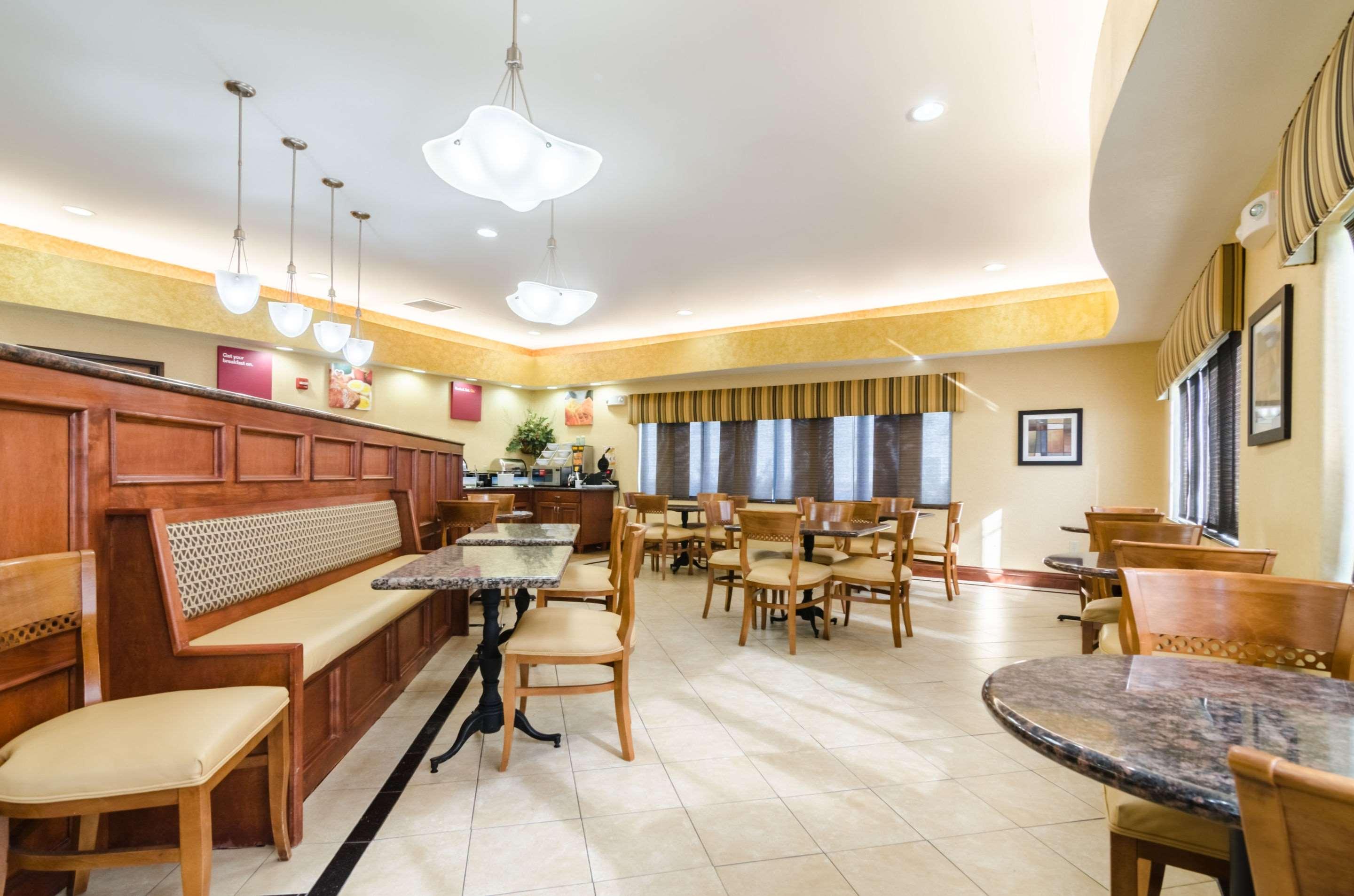 Comfort Suites Salina South Экстерьер фото