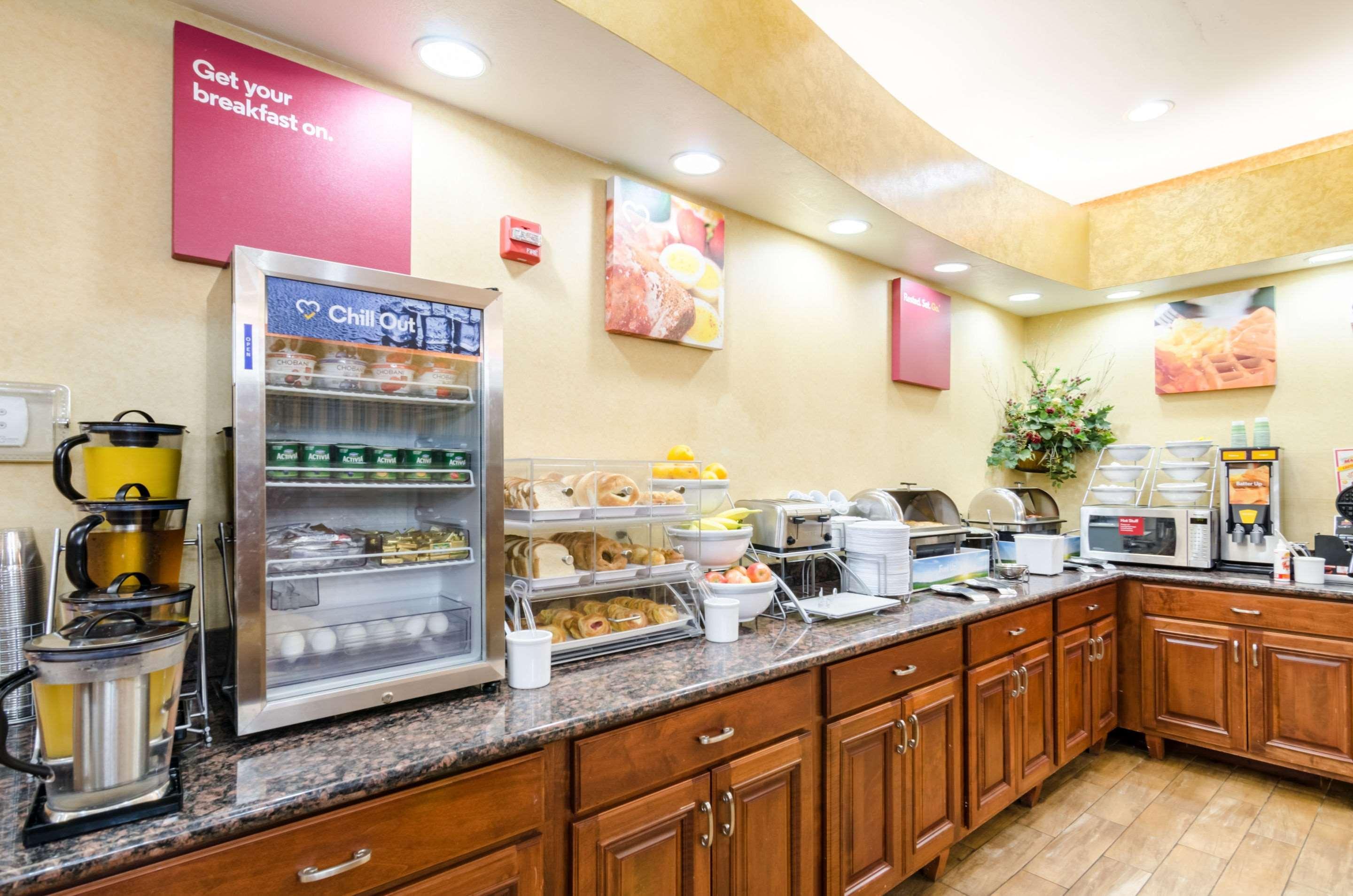 Comfort Suites Salina South Экстерьер фото