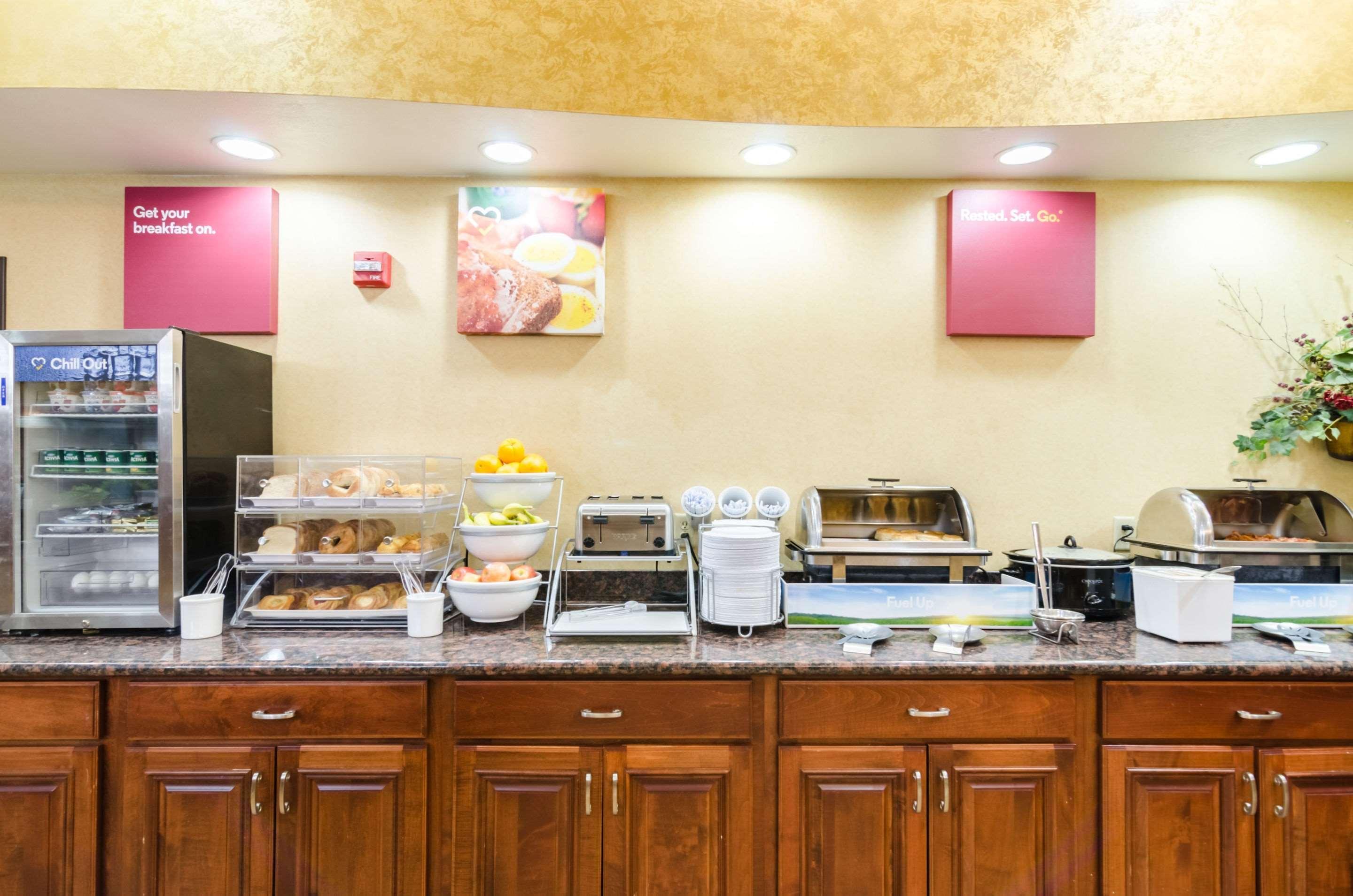 Comfort Suites Salina South Экстерьер фото