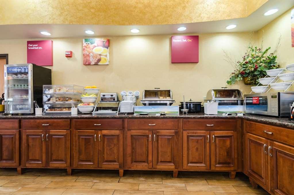 Comfort Suites Salina South Ресторан фото