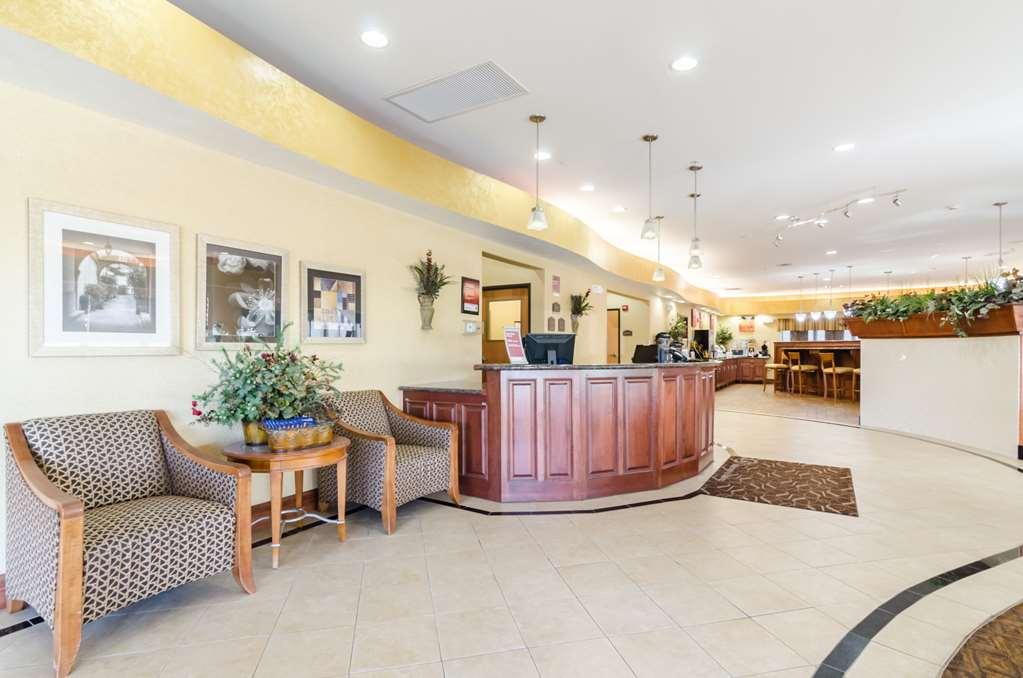 Comfort Suites Salina South Интерьер фото