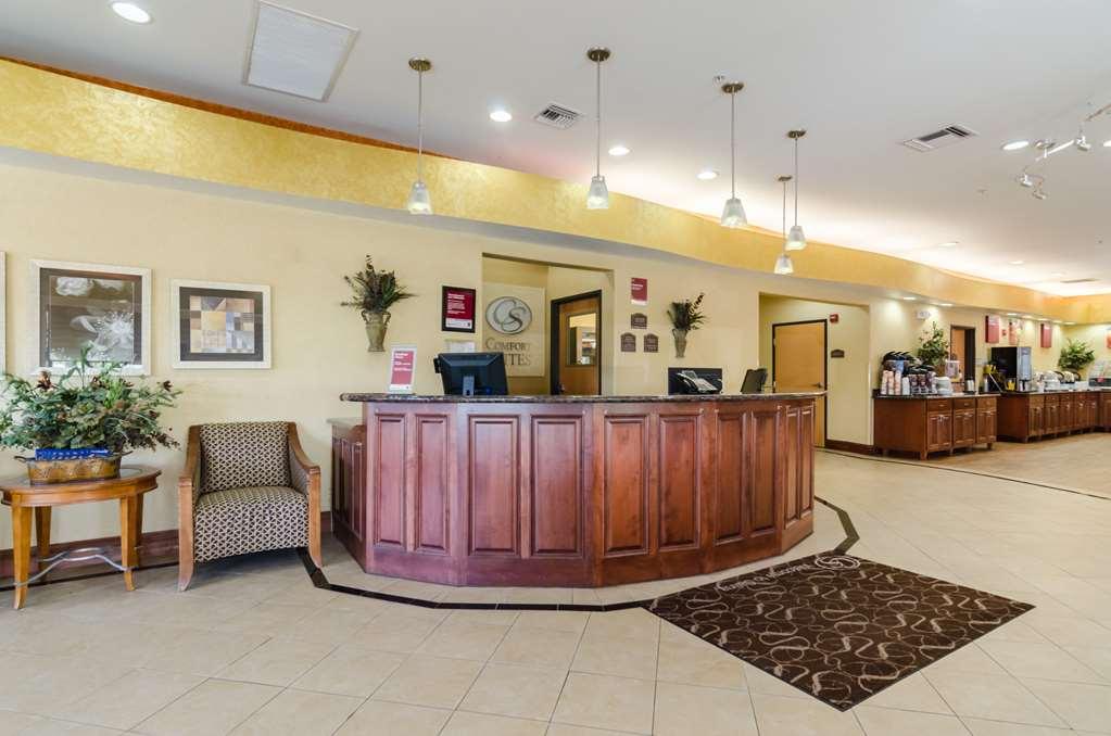 Comfort Suites Salina South Интерьер фото