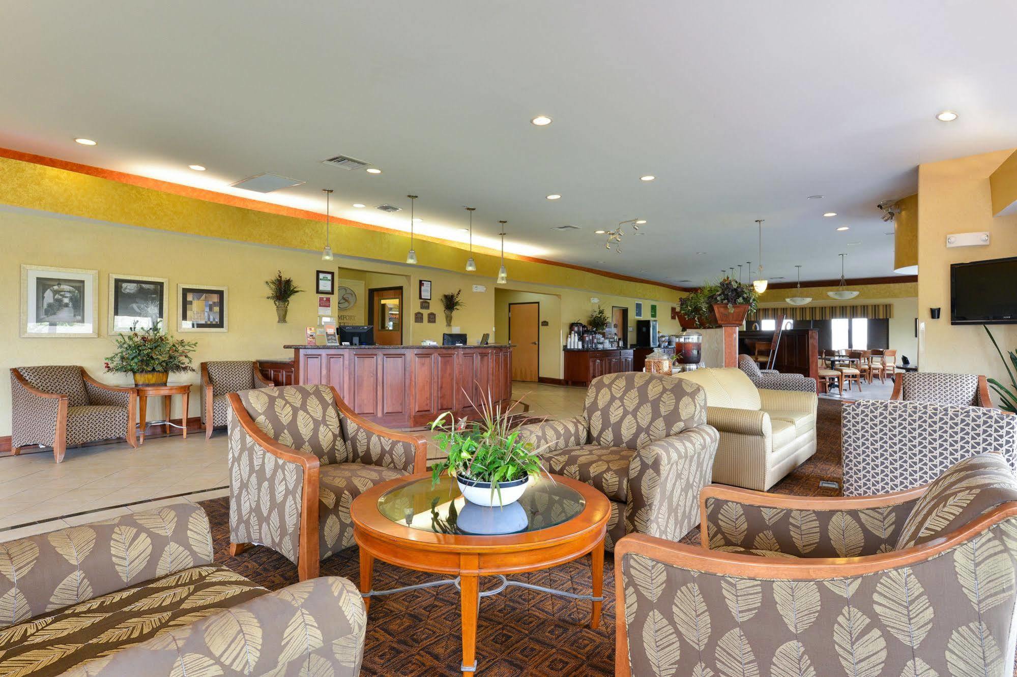 Comfort Suites Salina South Экстерьер фото