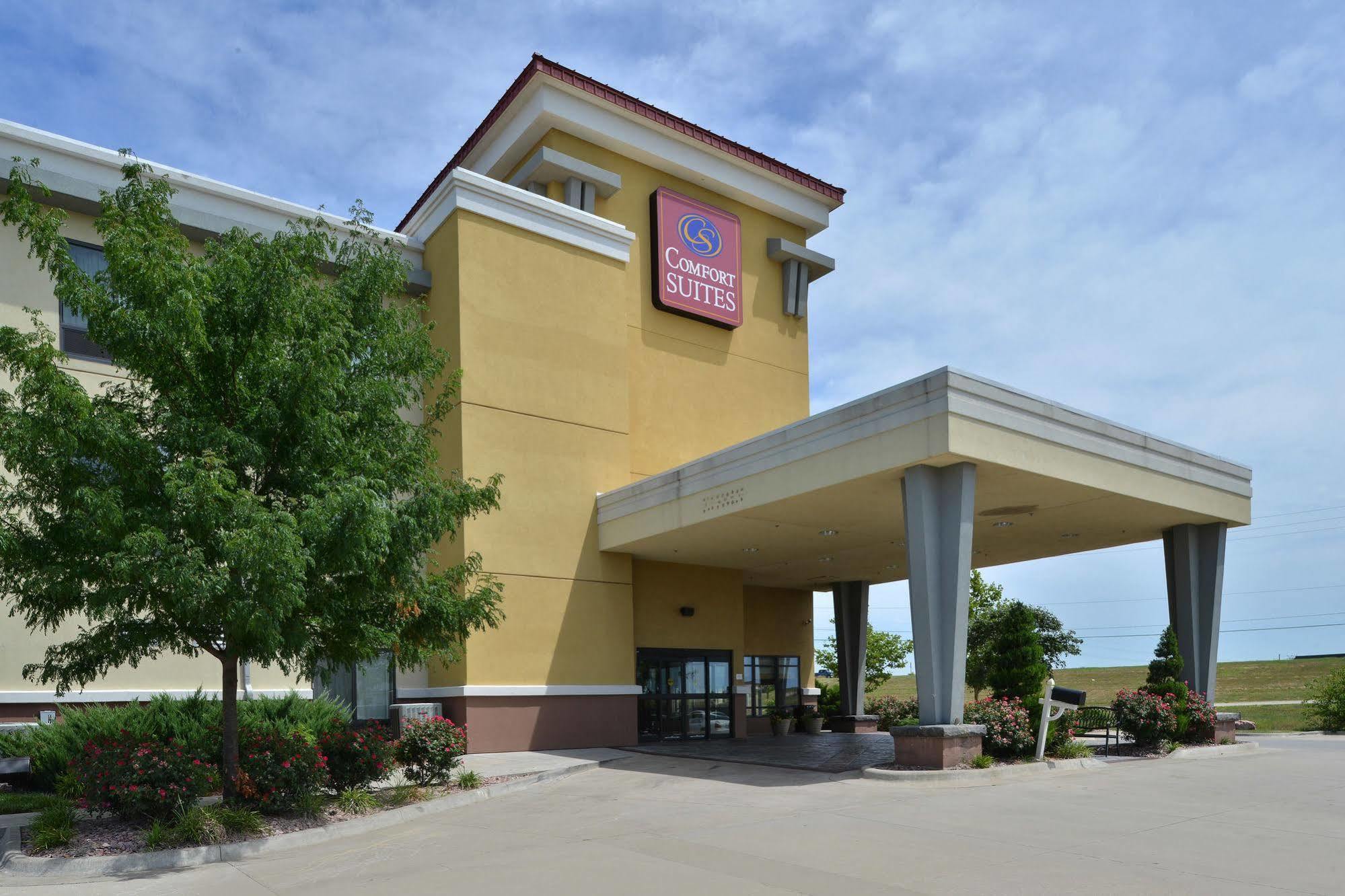 Comfort Suites Salina South Экстерьер фото